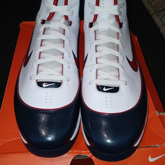 Nike Basketball Shoes - Picture 3 of 6